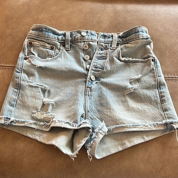 Abercrombie & Fitch Pants - NWOT Abercrombie & Fitch High rise Mom Short sz 2/26